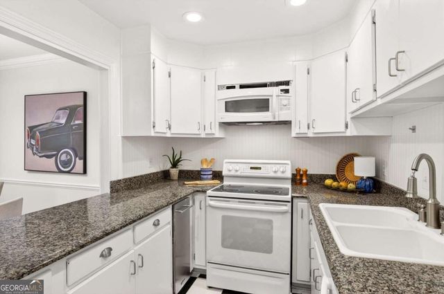 15 Prescott Walk NE, Atlanta, GA 30307