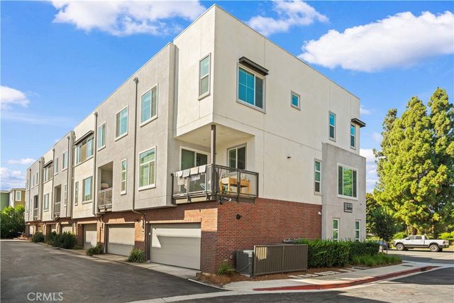 1530 W Cameron, West Covina, CA 91790
