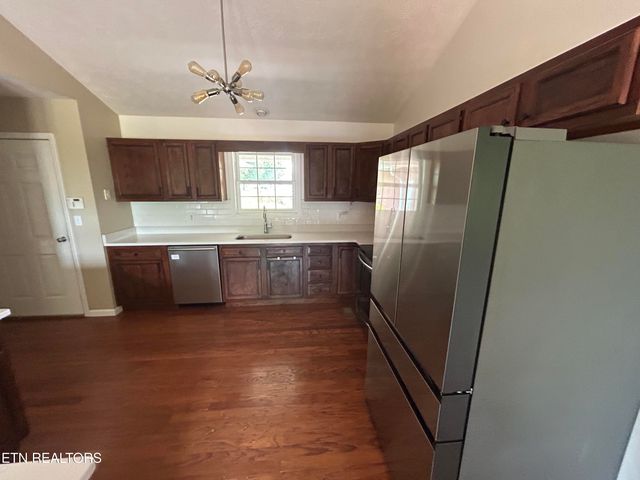 201 Henley St, Tazewell, TN 37879