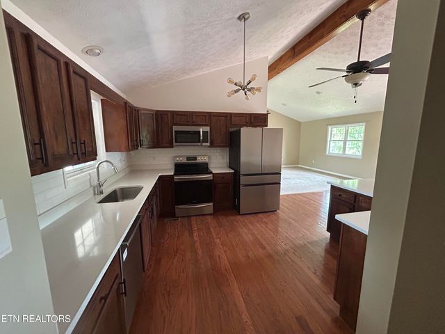 201 Henley St, Tazewell, TN 37879