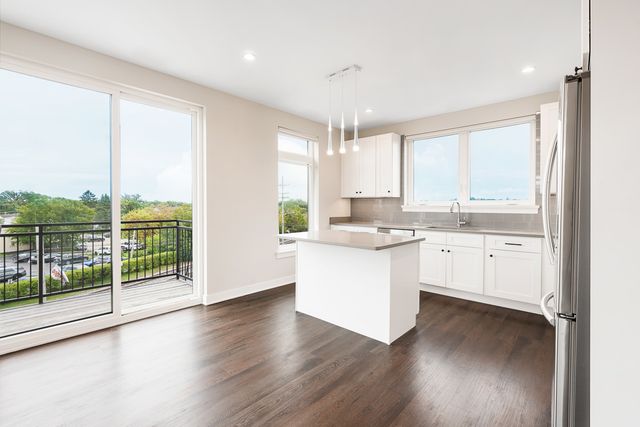 440 Green Bay Road 601, Highwood, IL 60040