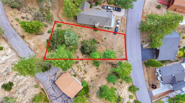 1050 Rivera Drive, Wrightwood, CA 92397