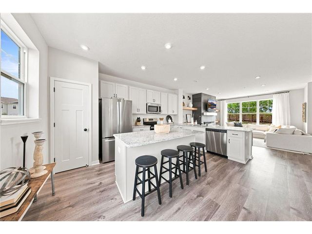 2217 Gateway Curve, North Saint Paul, MN 55109