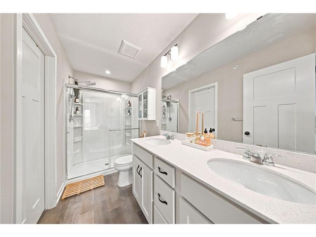 2217 Gateway Curve, North Saint Paul, MN 55109