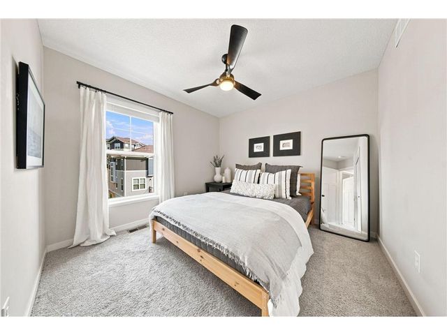 2217 Gateway Curve, North Saint Paul, MN 55109