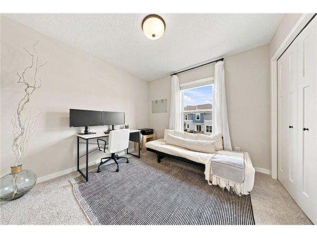 2217 Gateway Curve, North Saint Paul, MN 55109