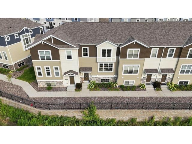 2217 Gateway Curve, North Saint Paul, MN 55109