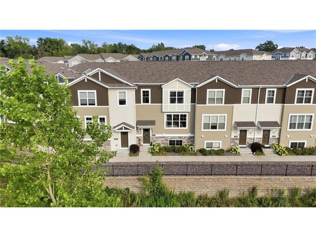 2217 Gateway Curve, North Saint Paul, MN 55109