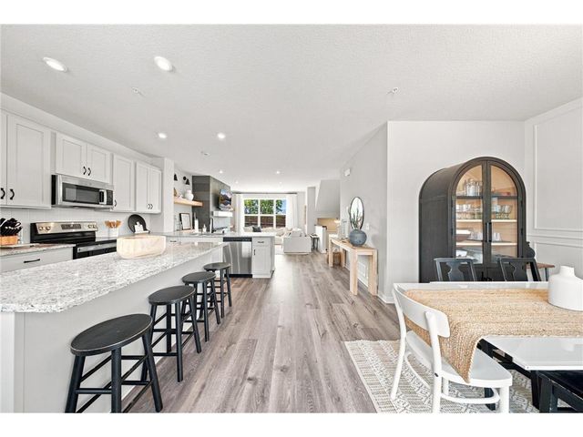 2217 Gateway Curve, North Saint Paul, MN 55109