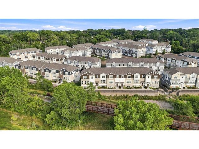 2217 Gateway Curve, North Saint Paul, MN 55109