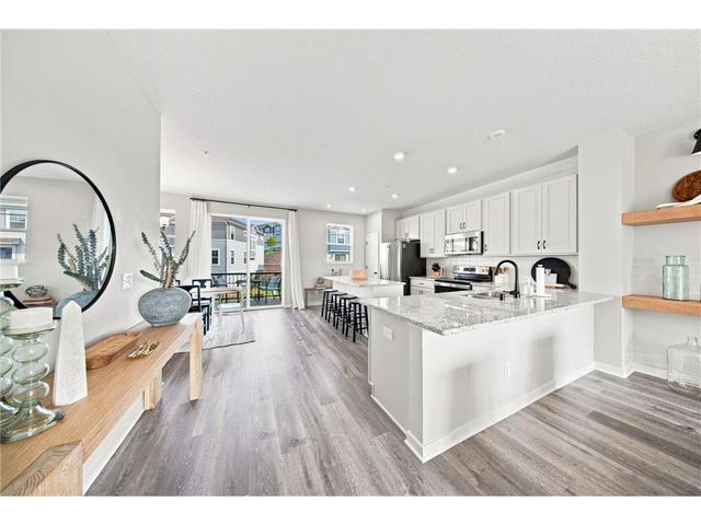 2217 Gateway Curve, North Saint Paul, MN 55109