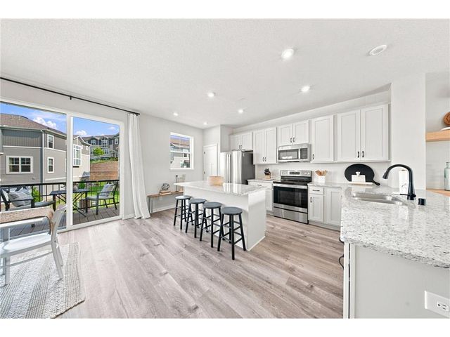 2217 Gateway Curve, North Saint Paul, MN 55109