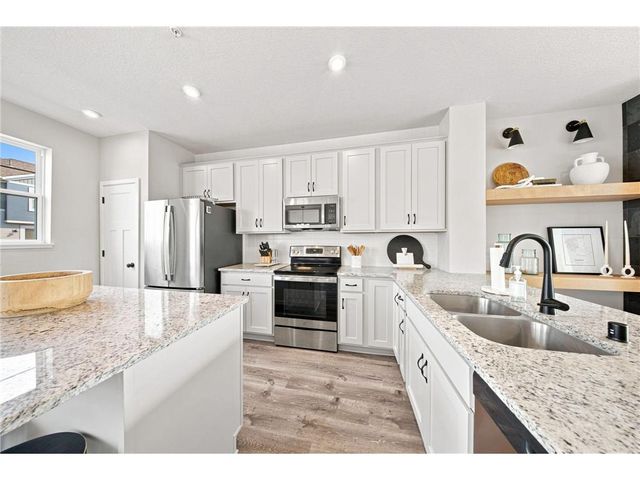 2217 Gateway Curve, North Saint Paul, MN 55109
