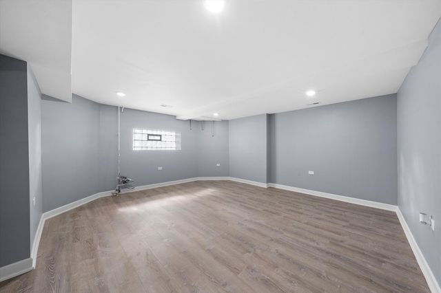 7716 S Kingston Avenue, Chicago, IL 60649