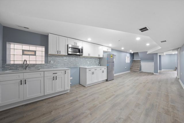 7716 S Kingston Avenue, Chicago, IL 60649