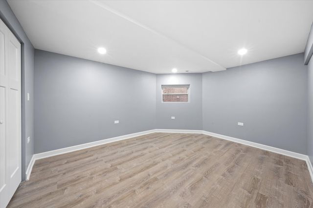 7716 S Kingston Avenue, Chicago, IL 60649