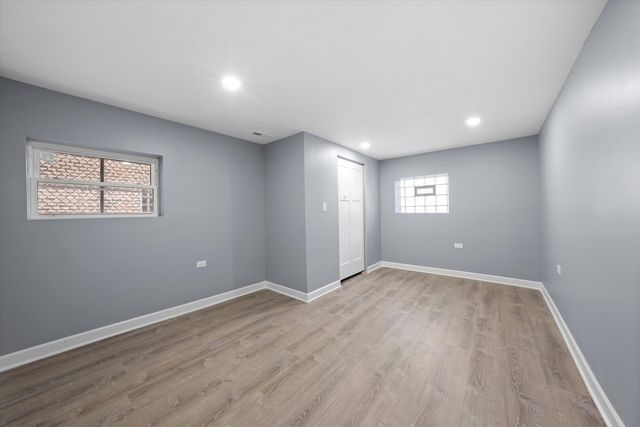 7716 S Kingston Avenue, Chicago, IL 60649