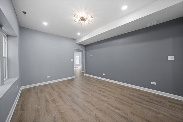 7716 S Kingston Avenue, Chicago, IL 60649