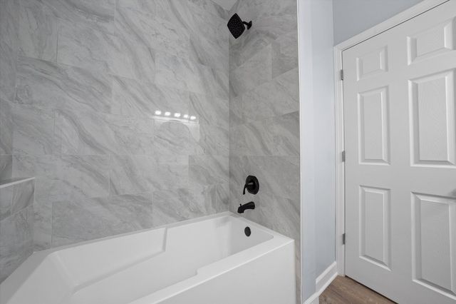 7716 S Kingston Avenue, Chicago, IL 60649