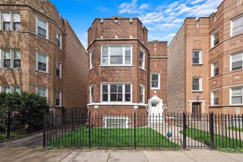 7716 S Kingston Avenue, Chicago, IL 60649