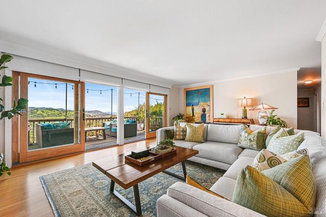 115 Oak Springs Dr, San Anselmo, CA 94960