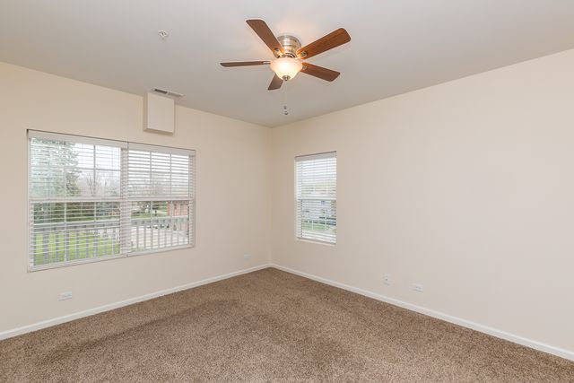 60 W MAIN Street 323, Lake Zurich, IL 60047
