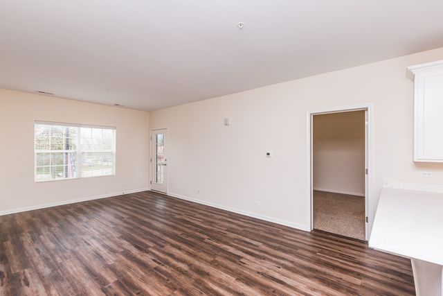 60 W MAIN Street 323, Lake Zurich, IL 60047