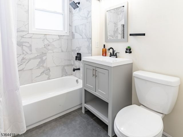 72 Fair St, East Orange City, NJ 07017