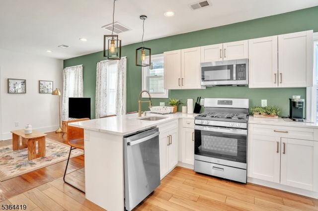 72 Fair St, East Orange City, NJ 07017