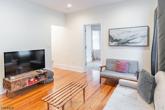 72 Fair St, East Orange City, NJ 07017