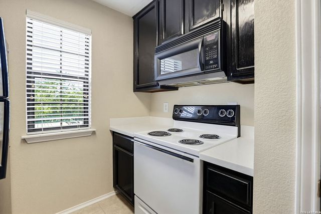4803 Hamilton Wolfe Rd Apt 914, San Antonio, TX 78229
