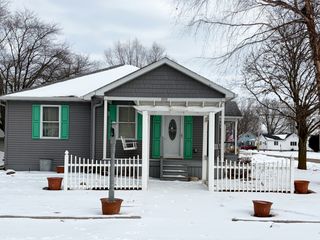 200 N Henderson Street, Kenney, IL 61749