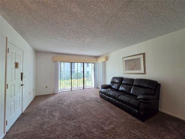 1700 PINE RIDGE WAY E C1, Palm Harbor, FL 34684
