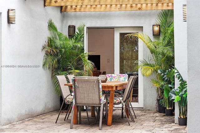 232 NW 59th St, Miami, FL 33127