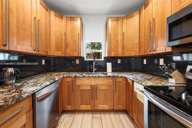 232 NW 59th St, Miami, FL 33127