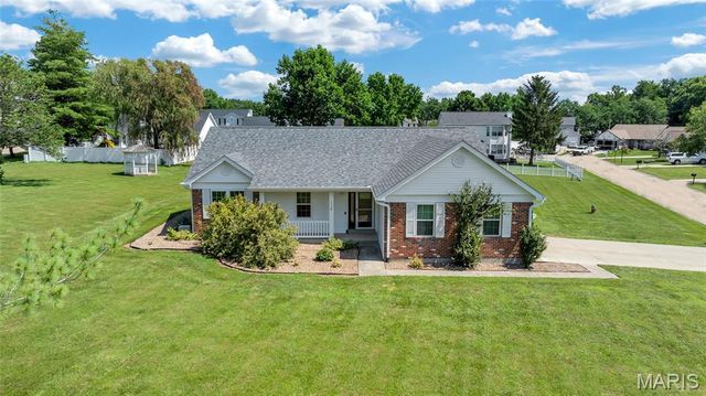2601 Brookfield Court, Columbia, IL 62236