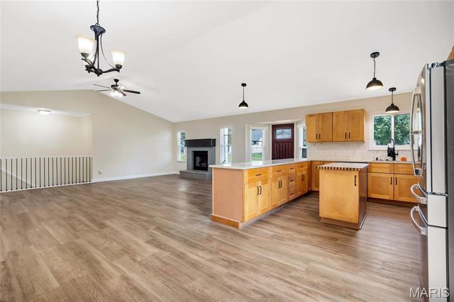 2601 Brookfield Court, Columbia, IL 62236