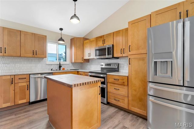 2601 Brookfield Court, Columbia, IL 62236