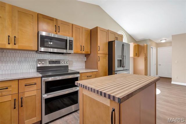 2601 Brookfield Court, Columbia, IL 62236