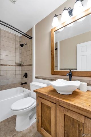 2601 Brookfield Court, Columbia, IL 62236