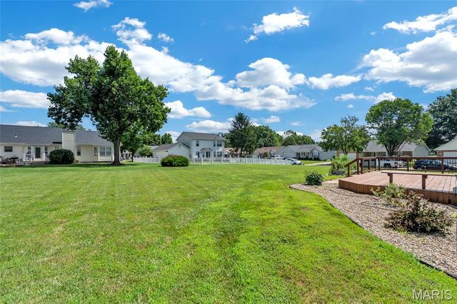 2601 Brookfield Court, Columbia, IL 62236