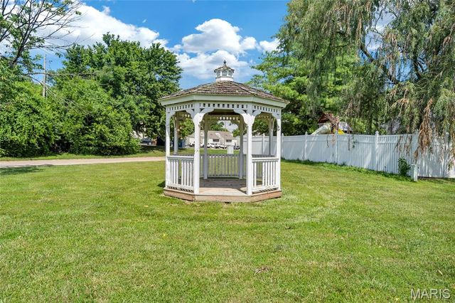 2601 Brookfield Court, Columbia, IL 62236