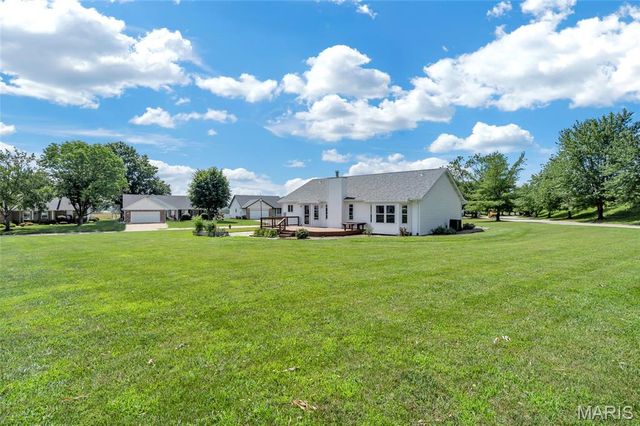 2601 Brookfield Court, Columbia, IL 62236