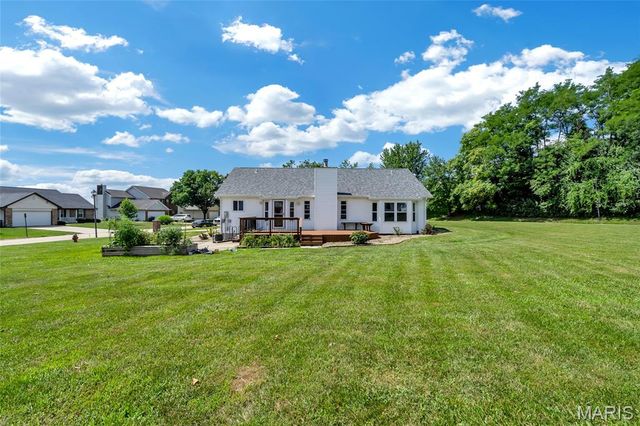 2601 Brookfield Court, Columbia, IL 62236