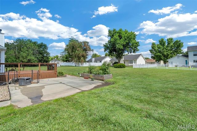 2601 Brookfield Court, Columbia, IL 62236