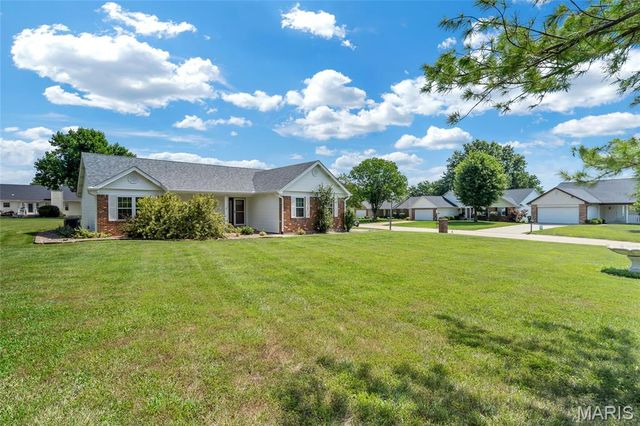 2601 Brookfield Court, Columbia, IL 62236