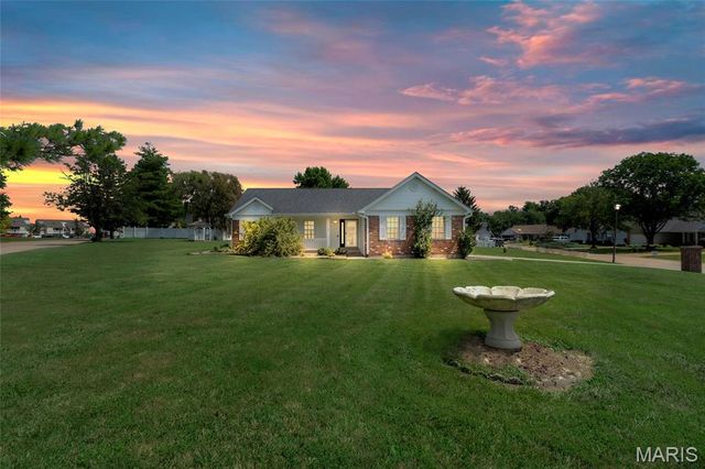 2601 Brookfield Court, Columbia, IL 62236