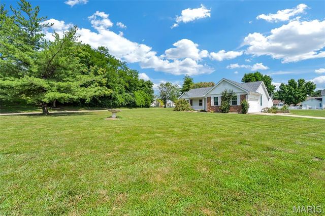 2601 Brookfield Court, Columbia, IL 62236