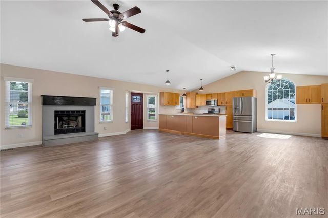 2601 Brookfield Court, Columbia, IL 62236