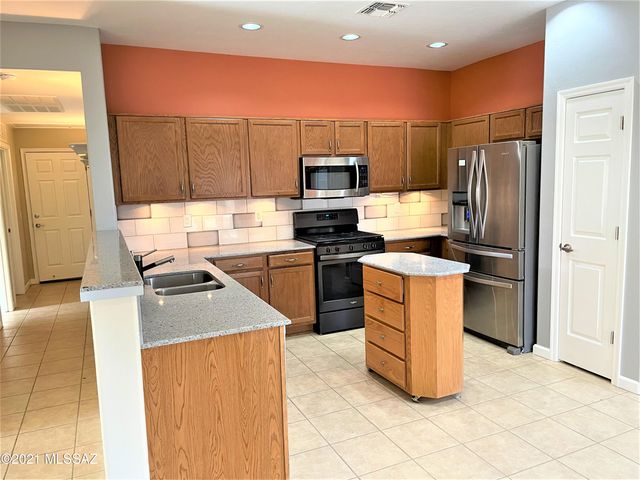 5579 W Dove Loft Drive, Marana, AZ 85658